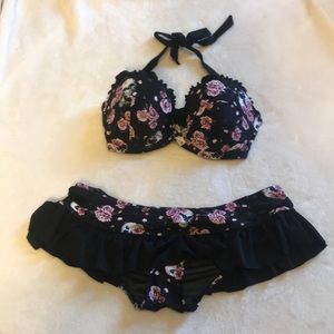 Skulls and flowers swim set